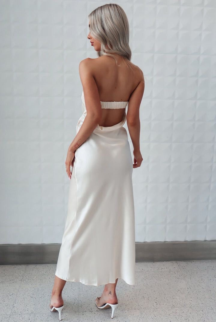 Vestido blanco seda strapple abierto espalda