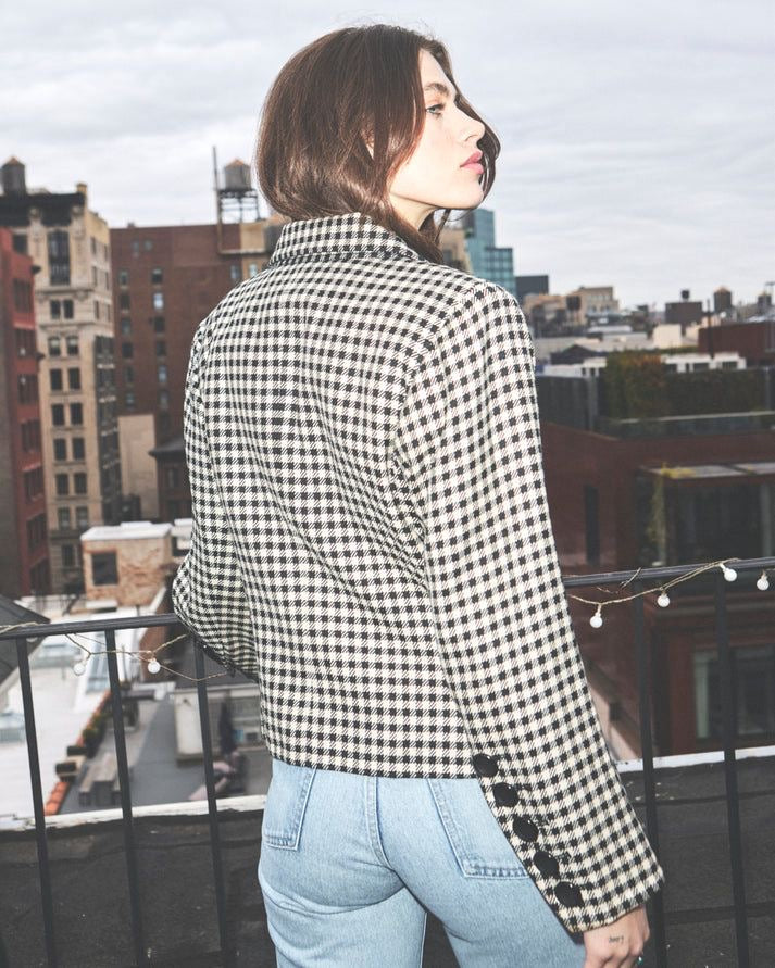 Blazer corto de lana con un solo botón, estilo Rive Gauche, Estampado de cuadros negros con silueta favorecedora