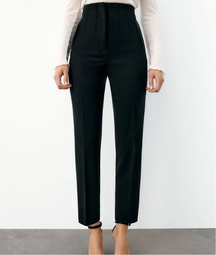 Pantalón con pinzas Zara