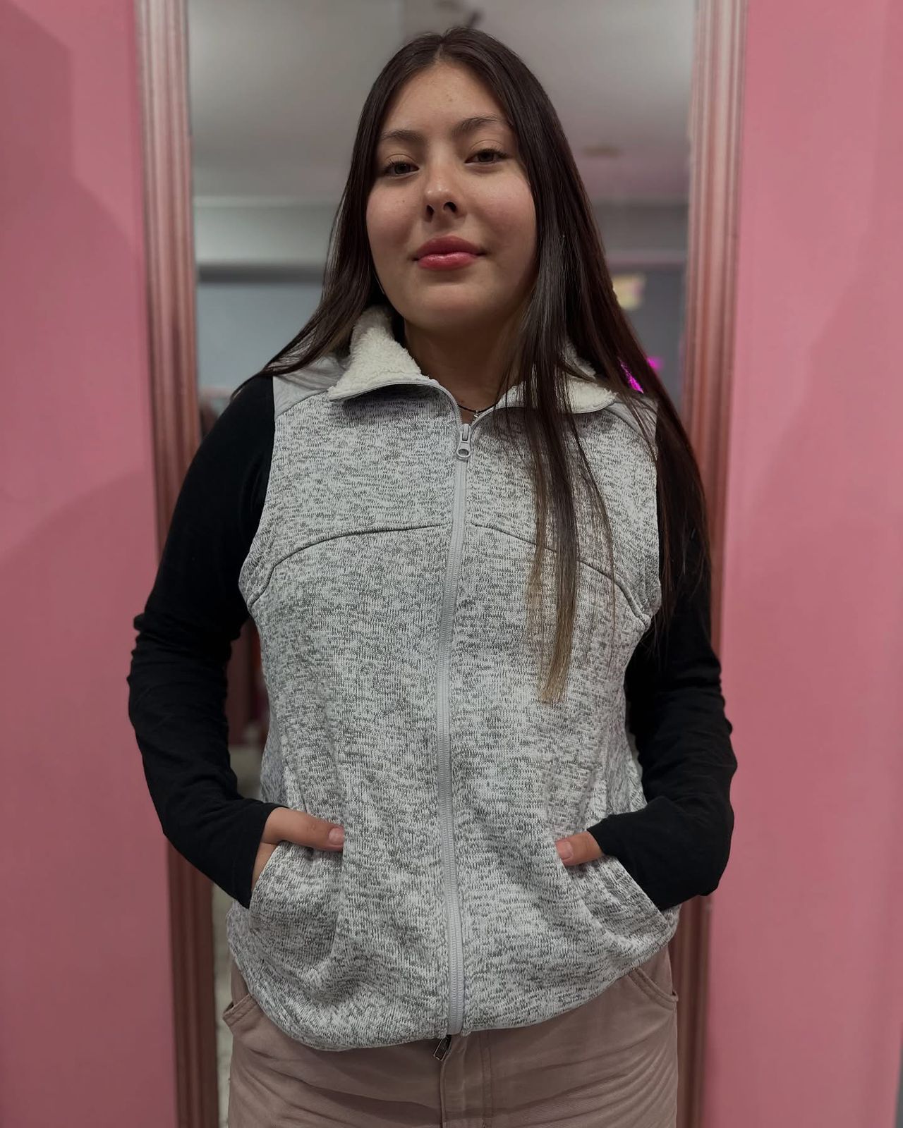 Chaleco Polar Gris Niebla – Calidez urbana con estilo ❄️💫
