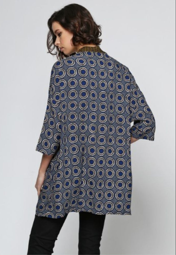 Kimono Étnico Azul con Detalles Dorados 💙✨