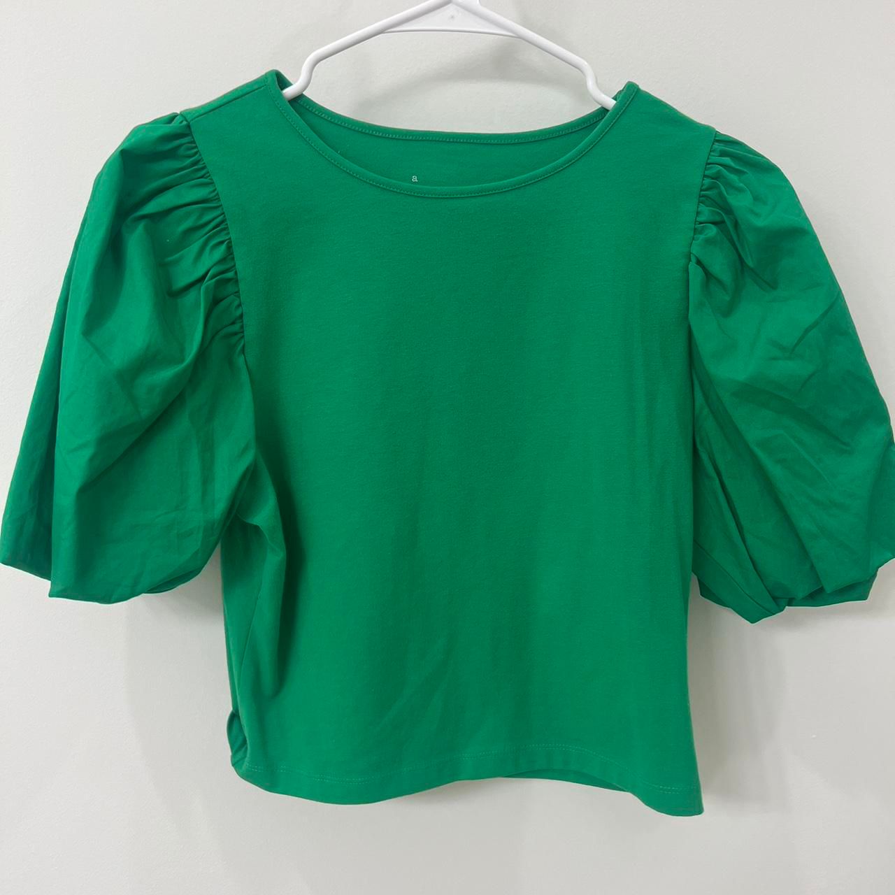 Blusa Verde Esmeralda con Mangas Abullonadas 💚🌿