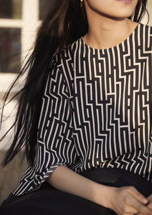 Vestido geométrico blanco y negro – Estilo moderno con toque retro