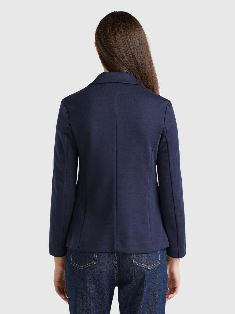 Blazer estructurado azul marino – Clásico atemporal con elegancia ejecutiva