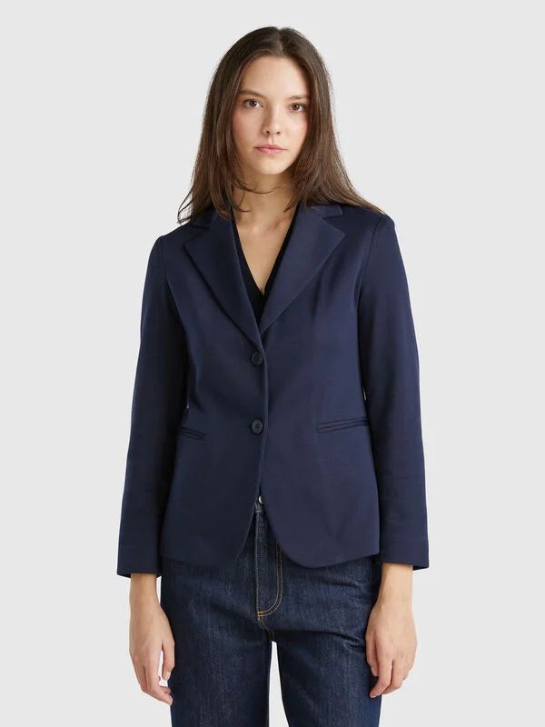 Blazer estructurado azul marino – Clásico atemporal con elegancia ejecutiva