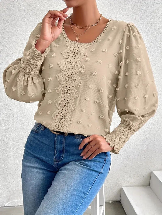 Blusa cuello forma redonda suizos elegante