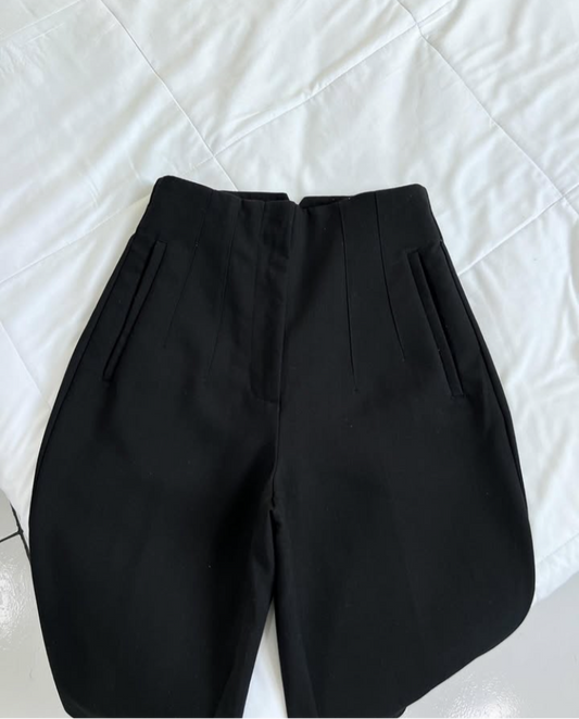 Pantalón con pinzas Zara