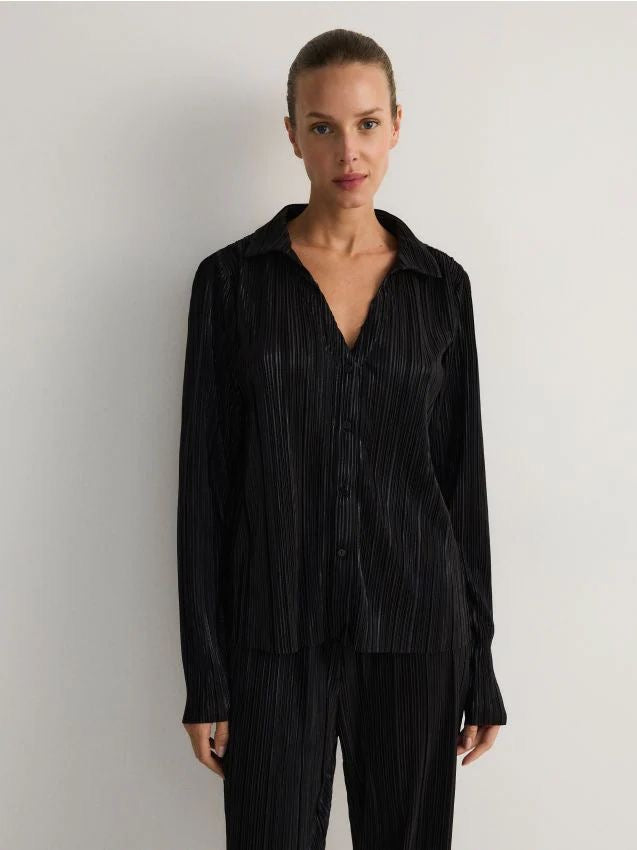 Blusa negra pliegues de botones manga larga