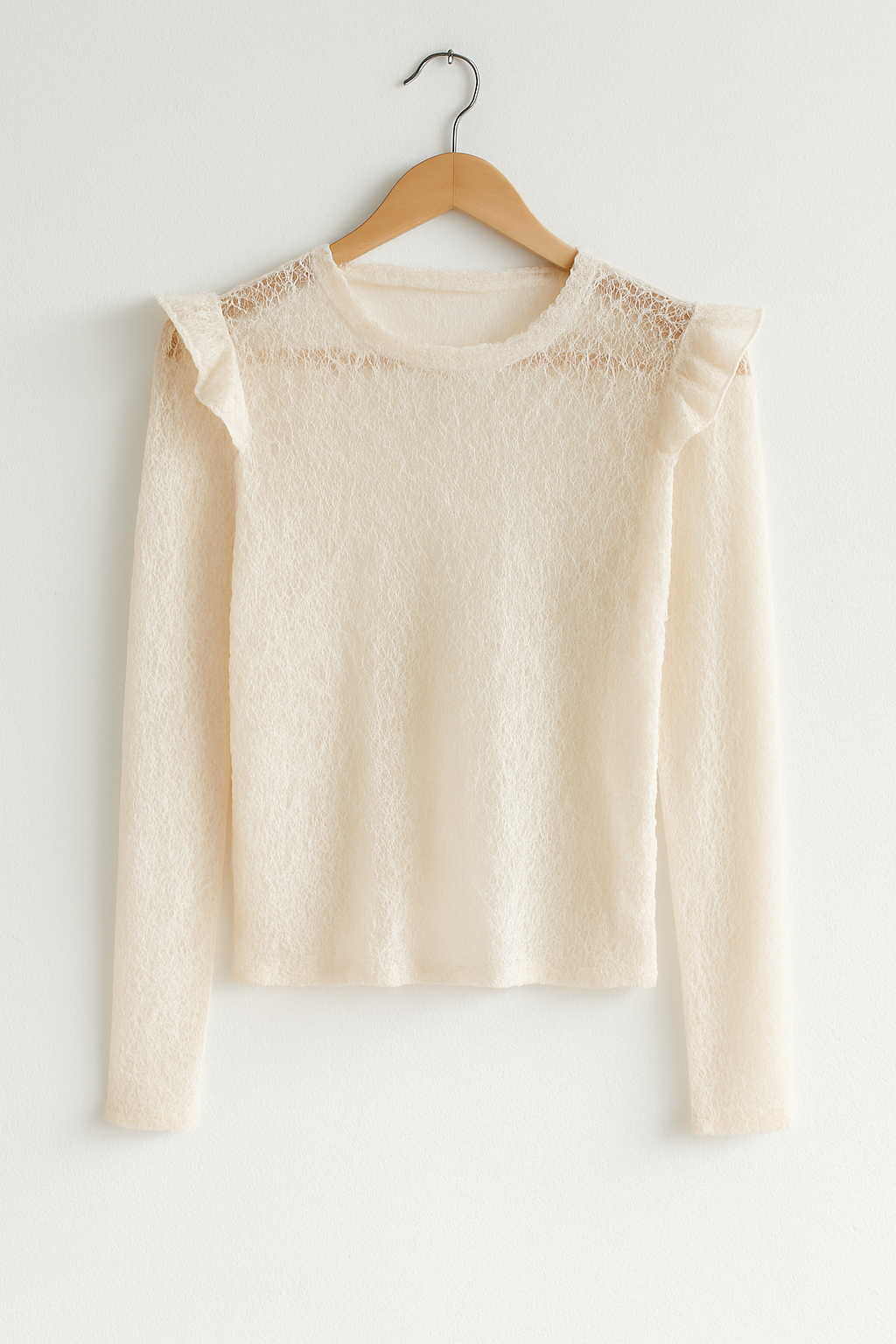 Blusa elegante de encaje ivory con vuelos