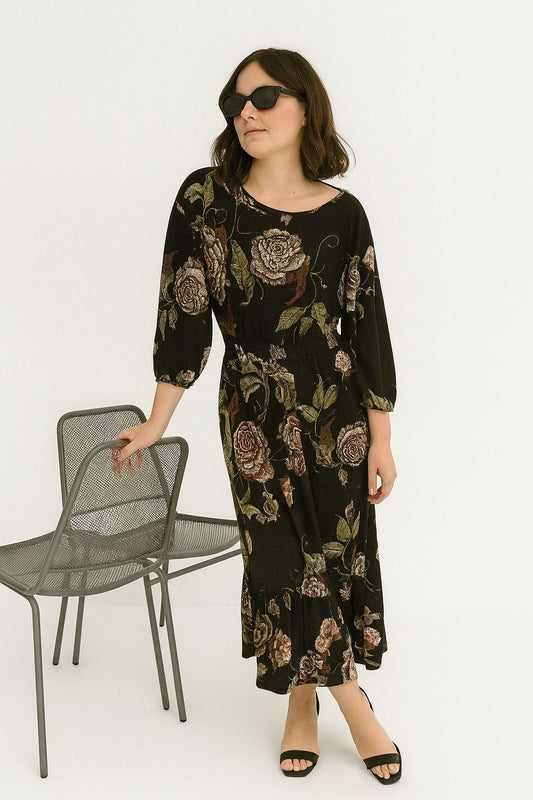 Vestido negro floral stretch cintura con etiqueta