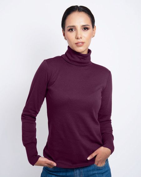 Blusa cuello alto vino – Elegancia cómoda para el día a día 🍷🧵