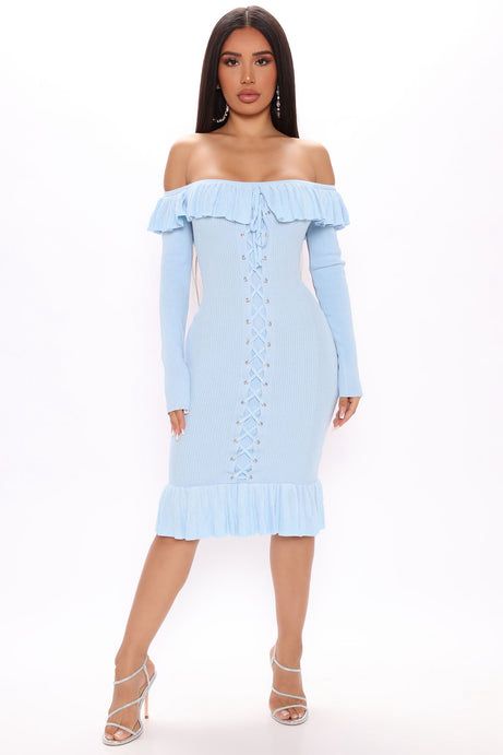 Vestido Midi Off-Shoulder Celeste con Volantes y Cordones 💎💫