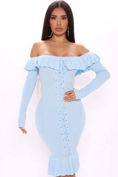 Vestido Midi Off-Shoulder Celeste con Volantes y Cordones 💎💫