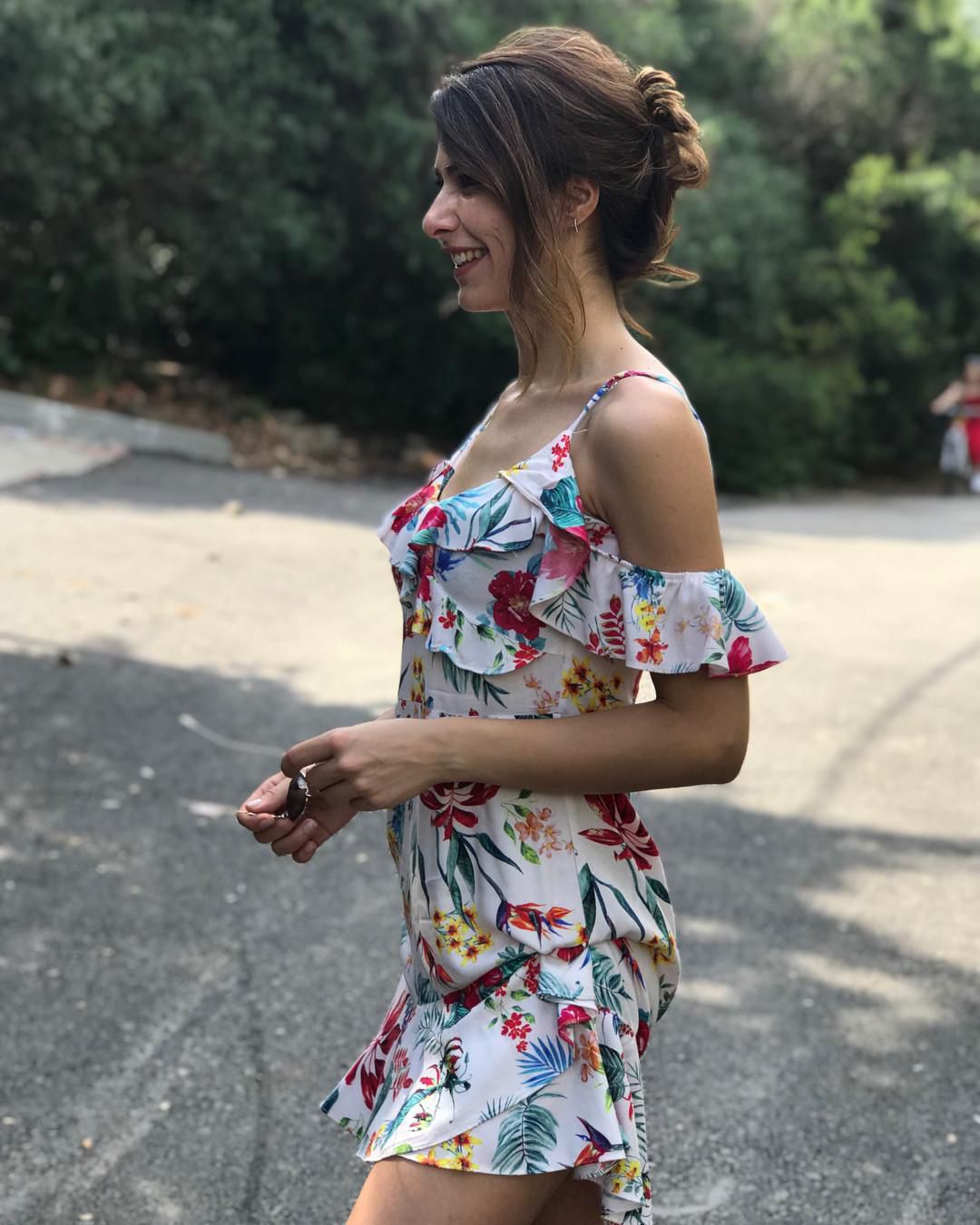 Vestido Corto Floral con Volantes y Hombros Descubiertos 🌺👗