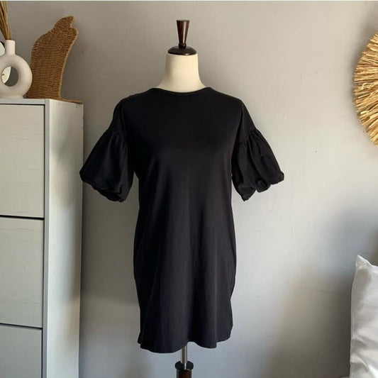 Vestido Negro Minimalista con Mangas Globo 🖤✨