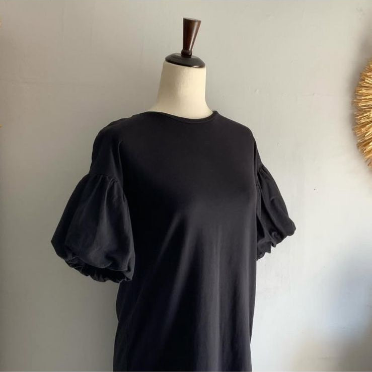 Vestido Negro Minimalista con Mangas Globo 🖤✨