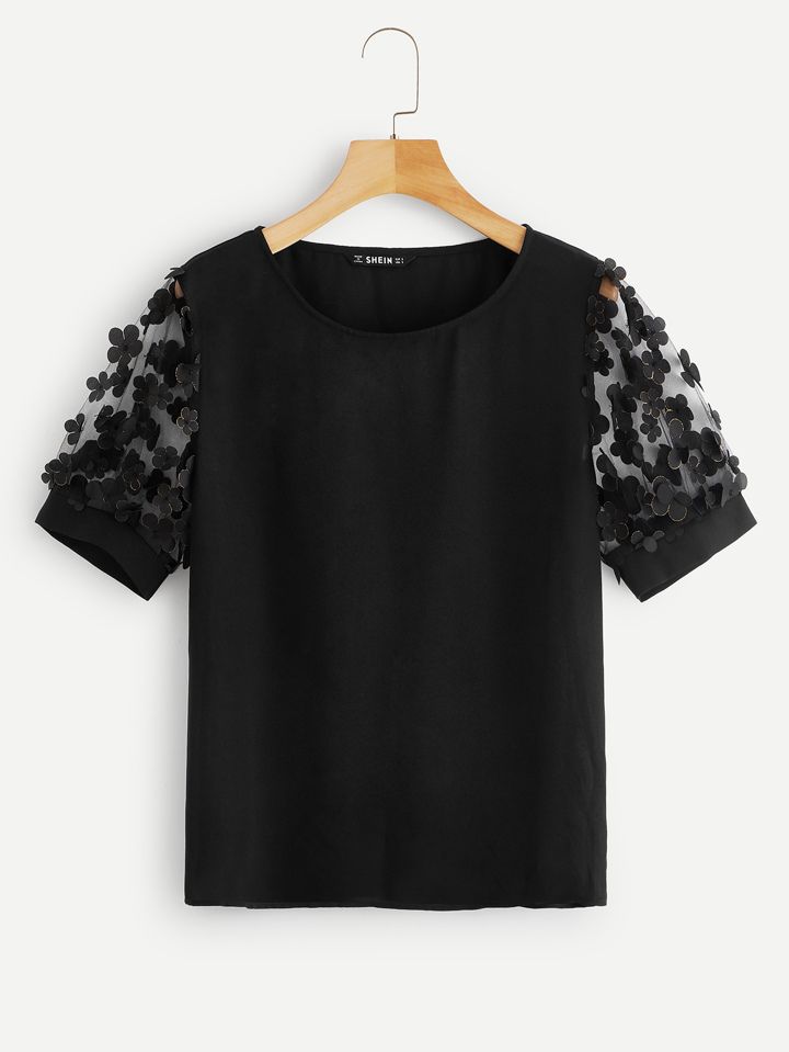 Blusa negra con mangas de tul bordadas – Toque elegante en cada detalle