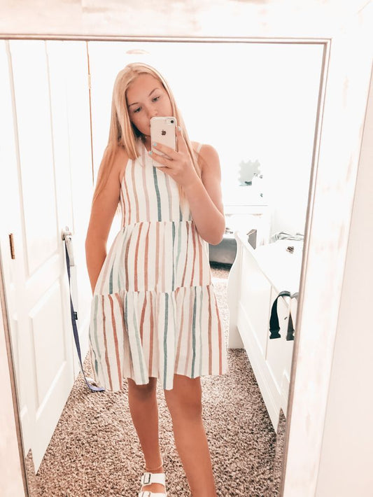 Vestido halter a rayas multicolor – Frescura vibrante de verano
