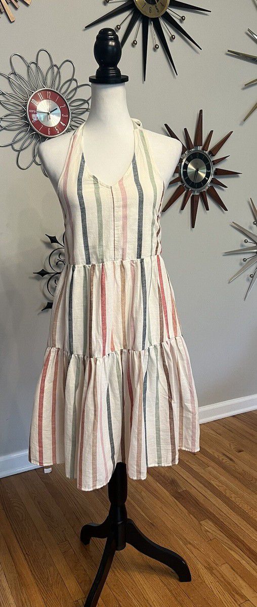 Vestido halter a rayas multicolor – Frescura vibrante de verano