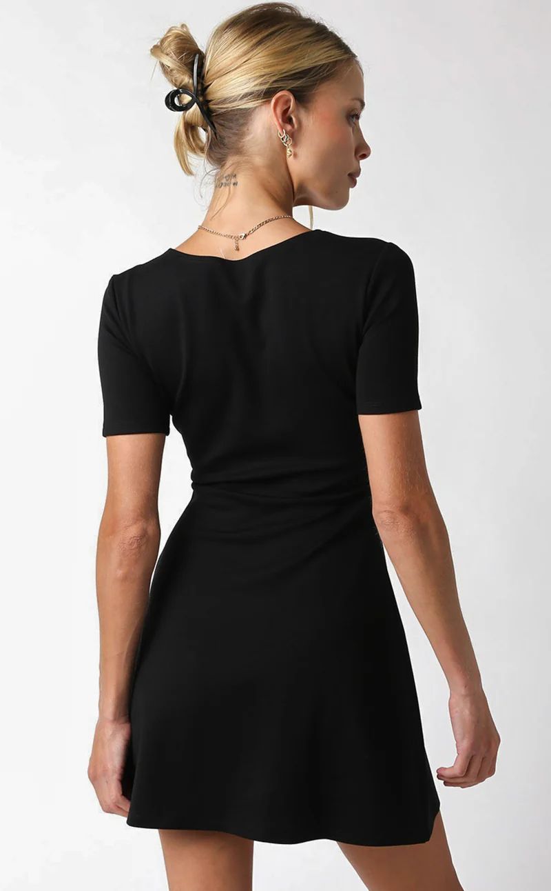 Vestido negro corte fit & flare – Básico sofisticado para toda ocasión