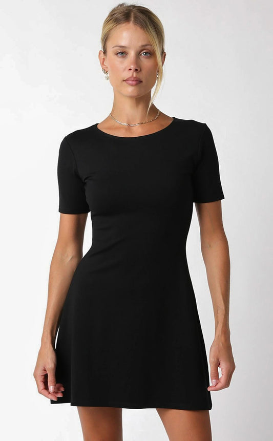 Vestido negro corte fit & flare – Básico sofisticado para toda ocasión