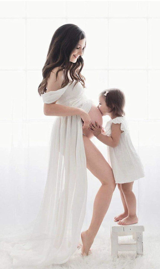 Vestido de maternidad blanco con caída vaporosa – Pureza y ternura para sesiones inolvidables