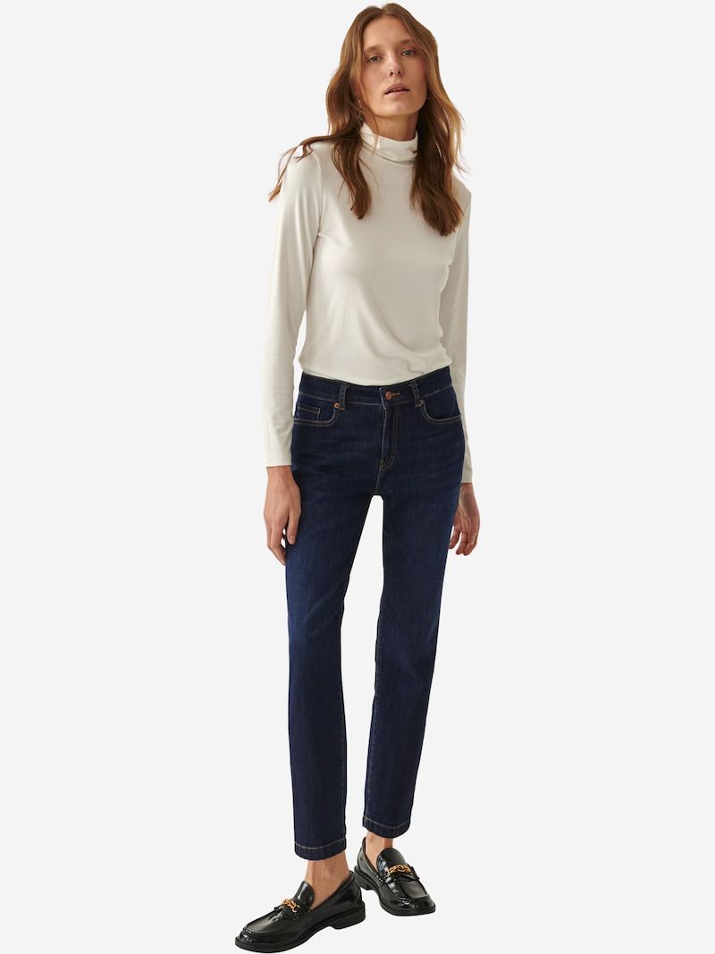 Blusa cuello alto blanca – Elegancia minimalista para cualquier temporada